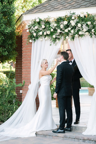 Couple kissing and dipping after ceremony