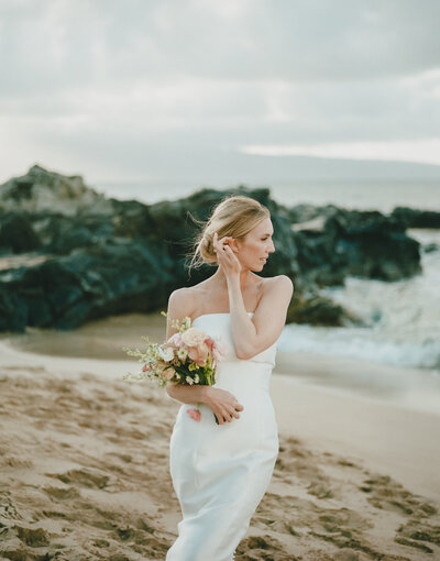 couples beach photos in swimsuits romantic