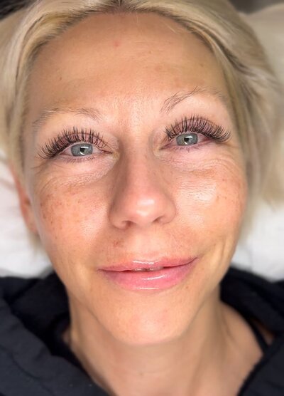 Close-up of lash extensions applied at Jazzy's Glam Bar in Tampa, F