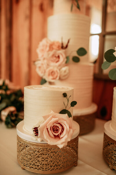 Custom cake included in all-inclusive wedding package in North Georgia