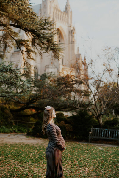 Fall-Maternity-Photoshoot-at-Washington-DC-National-Cathederal-9