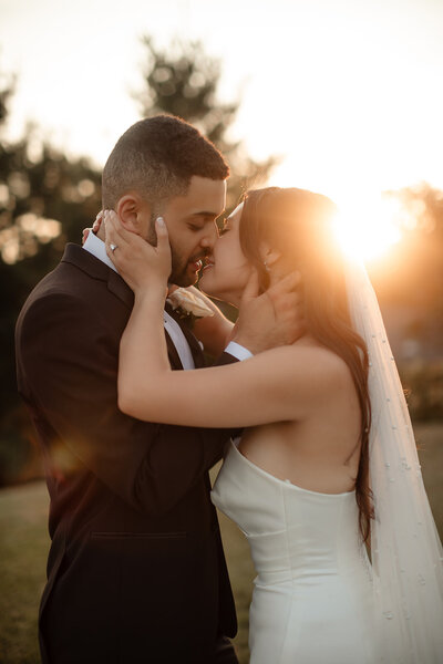 wedding couple portraits in tamahaac club hamilton outdoors