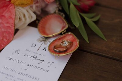 Cassie Beth Photography is a Hawai'i and destination wedding photographer. Cassie Beth Photography focuses on genuine moments, making her clients feel relaxed, and capturing the intimate moments.