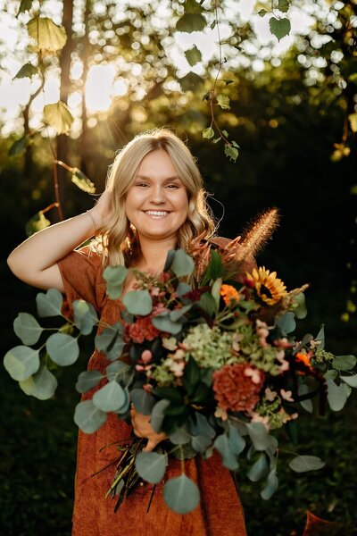 Fall Senior photography session of girl holding bouquet of flowers in Bloomington/Normal, Illinois