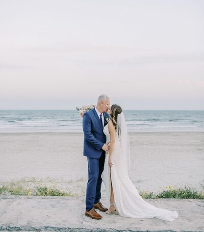 Boho bride holding a luxury wedding bouquet