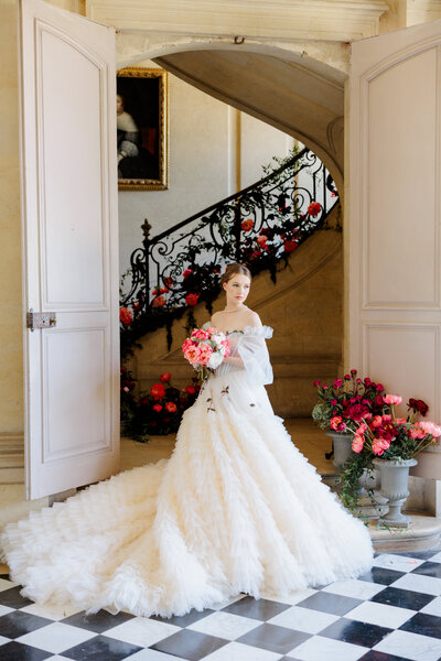 Chic outdoor wedding near Philadelphia at Curtis Arboretum.