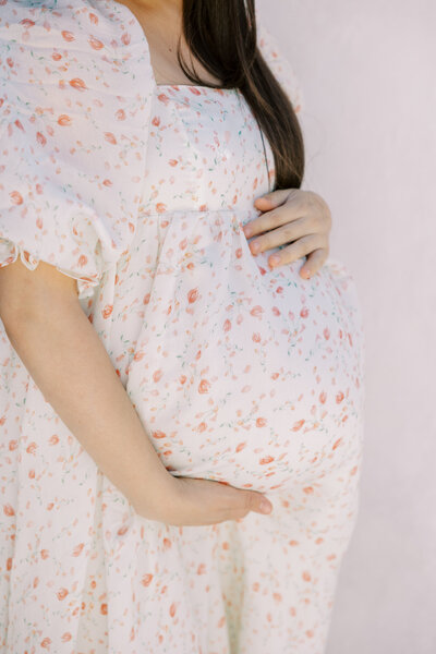 Lifestyle maternity photography at home in Fresno, California