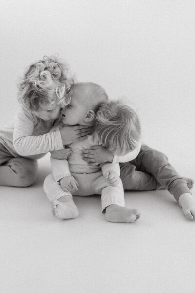 Brothers hugging by Austin Newborn Photographer