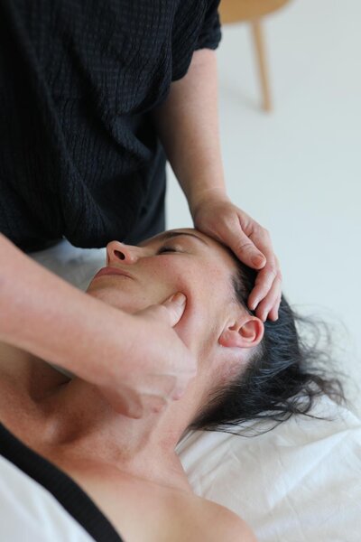 Rejuvenate and lift your face with Face Sculpting FaceUp™ by Noelle Brevet. Achieve a natural, youthful glow with this non-invasive treatment.