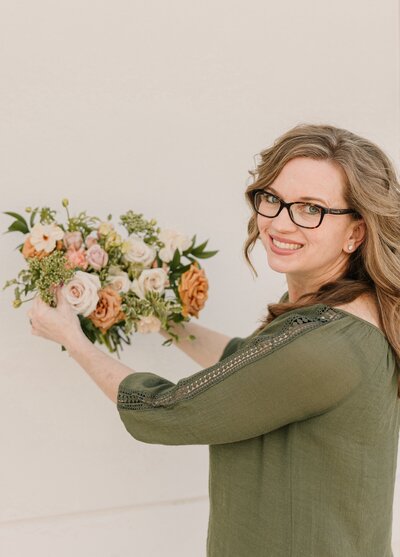 Kendra Moran creating a bridal bouquet