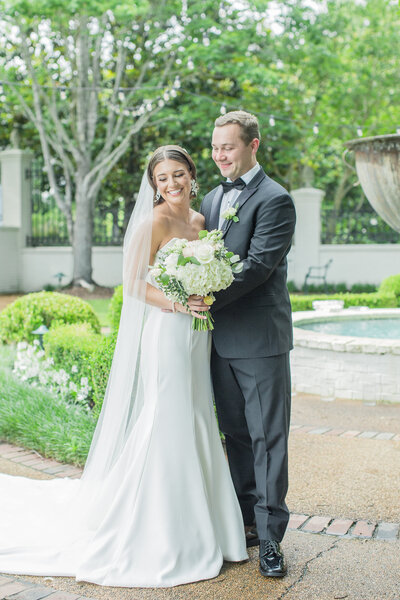 Couple portraits, bride and groom on wedding day