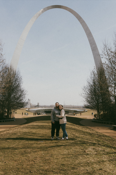 Alex and Anna Williams under the Saint Lewis Arch
