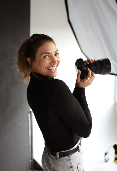 ellie mac photographer holding camera