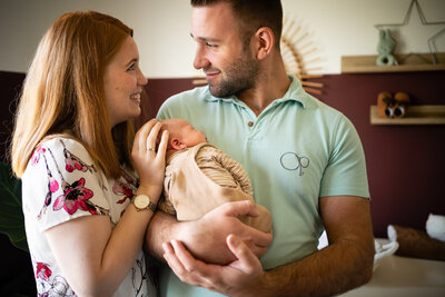 Newbornshoot thuis Stralende liefde