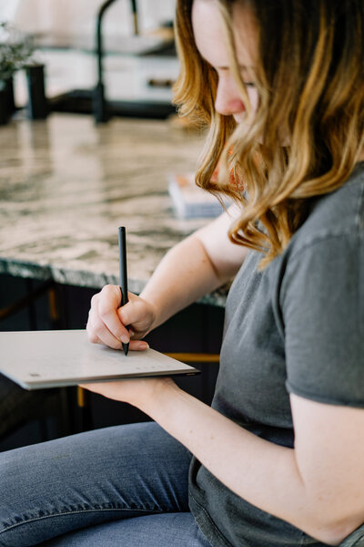Taking notes and making updates for a content management client