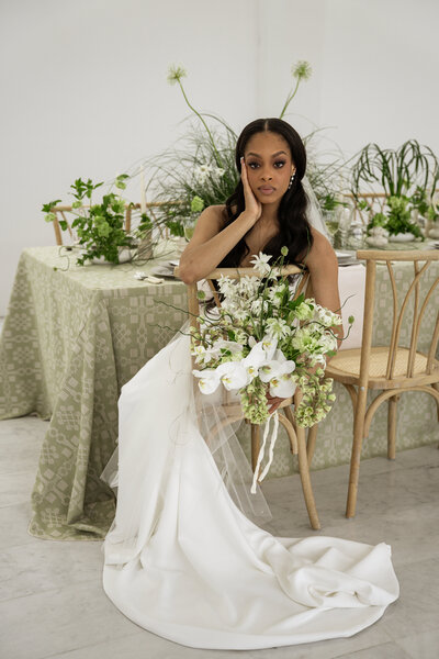 Luxury wedding at the Milwaukee Art Museum. Photo by Krysta Holden.