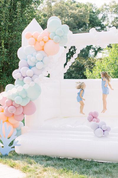 Elegant White Cylinder Set for Birthday Parties - House Of Party Rentals