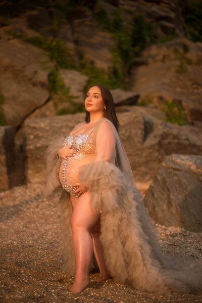 Maryland Maternity Photographer - Snapzbytie Photorgraphy - Golden Hour Great Falls Maternity Session 8