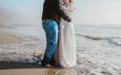 Bride and Groom poses in front of Château des Fleurs in Eagle, Idaho