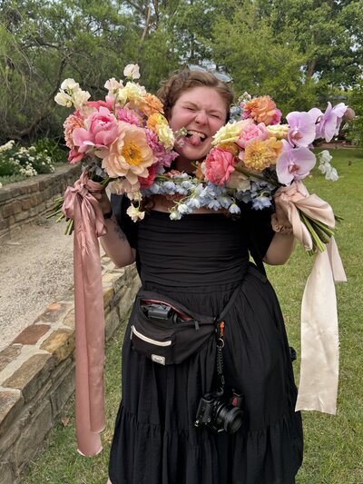 Allison Bolin Texas wedding photographer holding bouquets