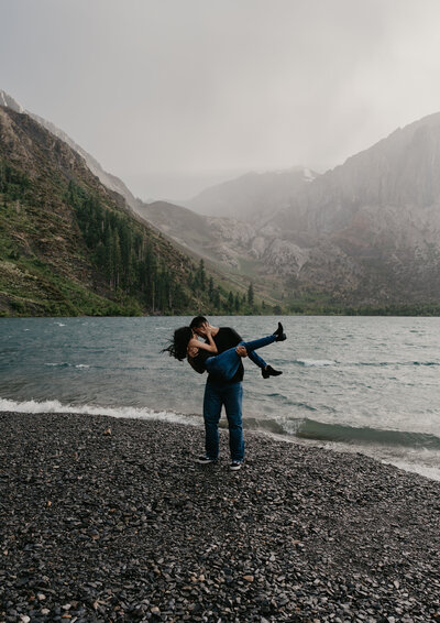 Snuggle on the Shore | Tori Stanton Photo