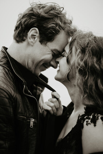 Black and white Oregon coast elopement photo of couple smiling