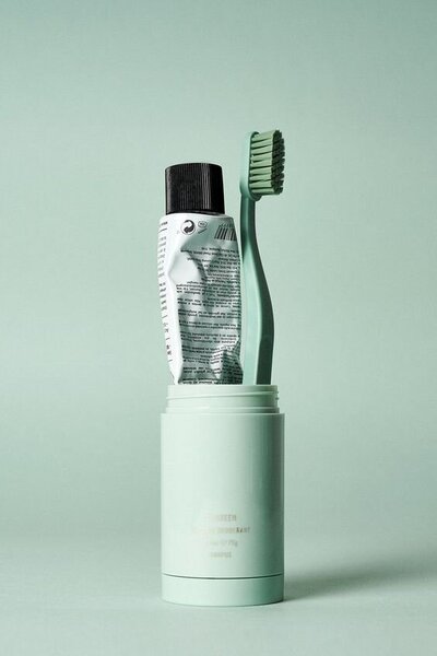 Aesthetic toothbrush and toothpaste in sup