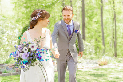 A bride holds her bouquet from Flor De Casa at Big Cork Vineyards
