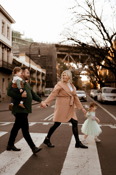 A modern and cool maternity photoshoot in Sydney