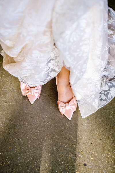 Stylish-wedding-shoes-with-bow