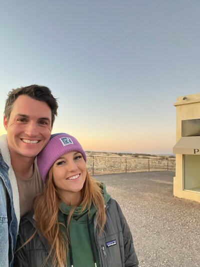 couple kissing on hike