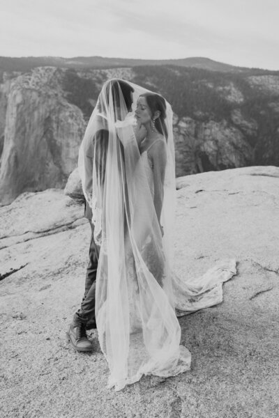 black and white yosemite adventure elopement couple share a kiss