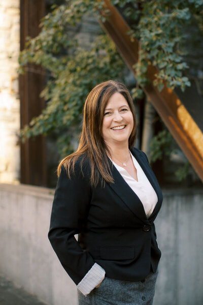 jacqueline kalenberg sothebys international real estate agent owner northland sothebys headshot lifestyle photography