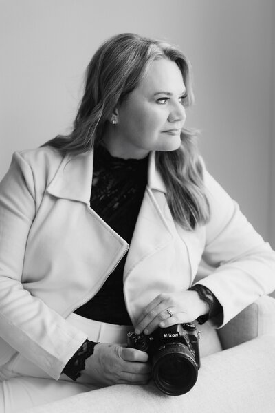 Portrait of Laura Stansberry, a St. Louis-based luxury photographer specializing in maternity and family photography.