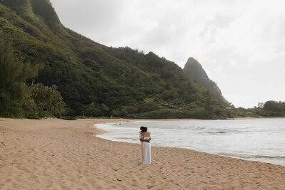 Cassie Beth Photography is a Hawai'i and destination wedding photographer. Cassie Beth Photography focuses on genuine moments, making her clients feel relaxed, and capturing the intimate moments.