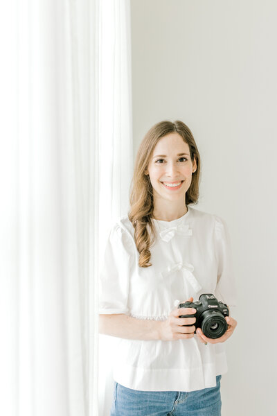 Headshot of Sabrina Reagan Austin  newborn photographer.
