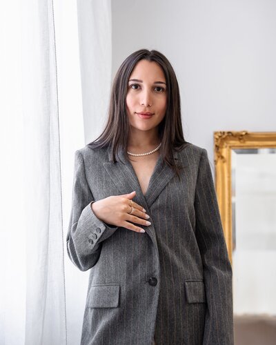 luxury graphic designer and community manager for female entrepreneurs