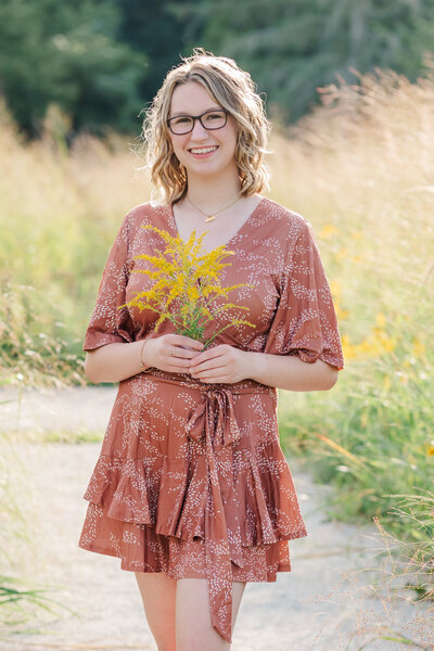 Senior-girl-wildflowers