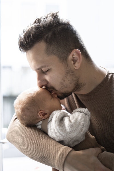 jouw fotograaf voor de kleine baby, newborn fotografie met een baby op de foto babyshoot