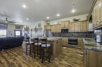 3 bedroom home in Valley View Texas on 5 acres - Living room