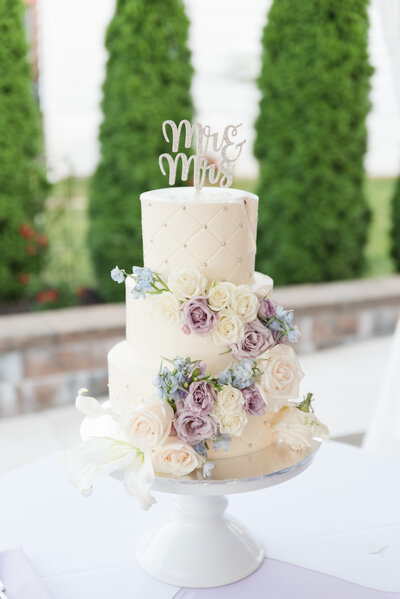 La Banque De Fleuve Wedding Cake