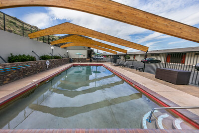 Celilo Inn Swimming pool area