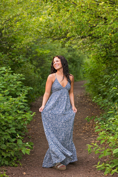 milwaukee senior photo of girl in blue dress