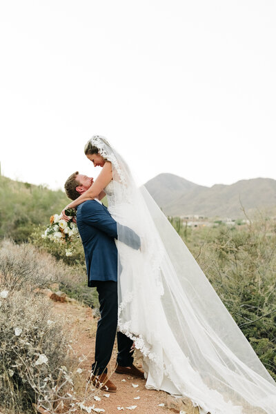 Fall bride and groom at Arizonea resort