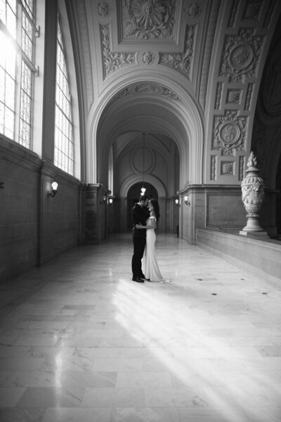 black and white photo of bride and groom at San Francisco city hall 