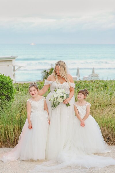 florida-bride-with-flower-girls