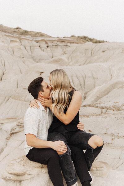 A GENUINE ENGAGEMENT SESSION OUTDOORS AT THEIR FAMILY CABIN.