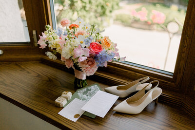 Winnipeg Manitoba Wedding Photographer - Bridal Detail Photo - Academy Florist Bridal Bouquet