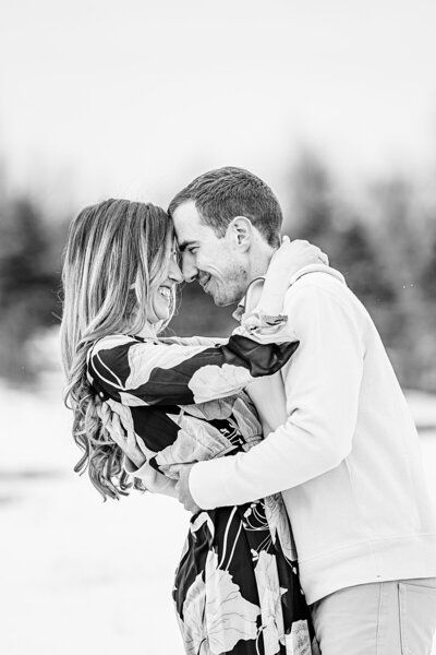 Engaged coupe hugging at Centennial Pines Tree Farm