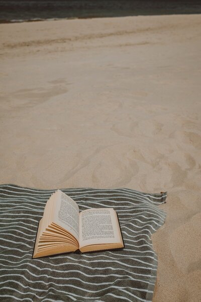 kaboompics_summer-vacay-aesthetic-beach-essentials-36264resize